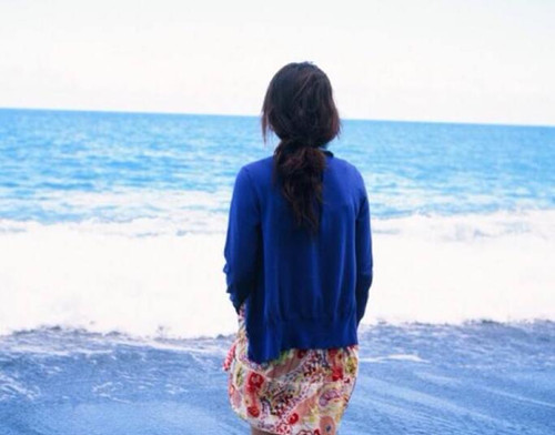 喜欢蓝色的女孩性格特点,追女生之前必看 喜欢蓝色的女孩性格特点,追女生之前必看第2张